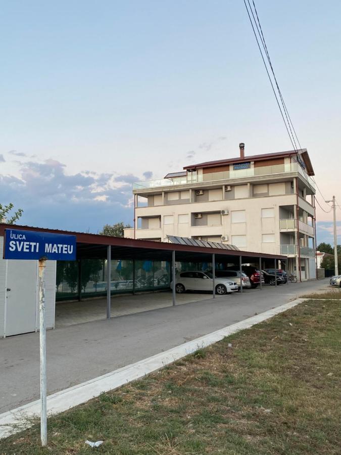 Villa Leona Palushaj Donji Stoj Exteriör bild