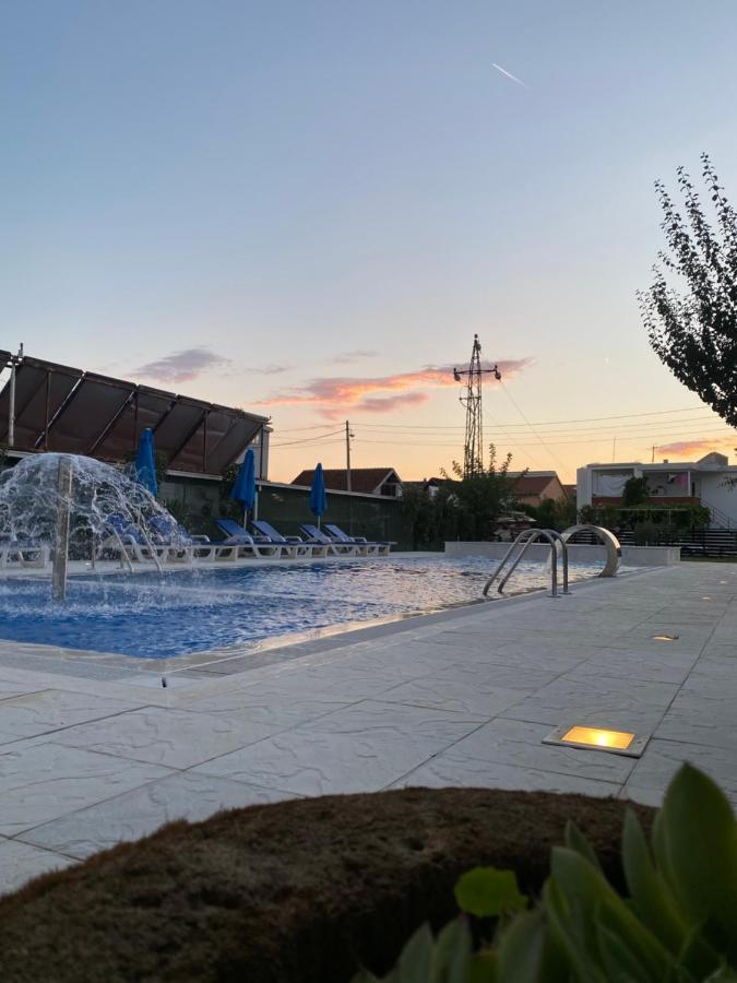 Villa Leona Palushaj Donji Stoj Exteriör bild