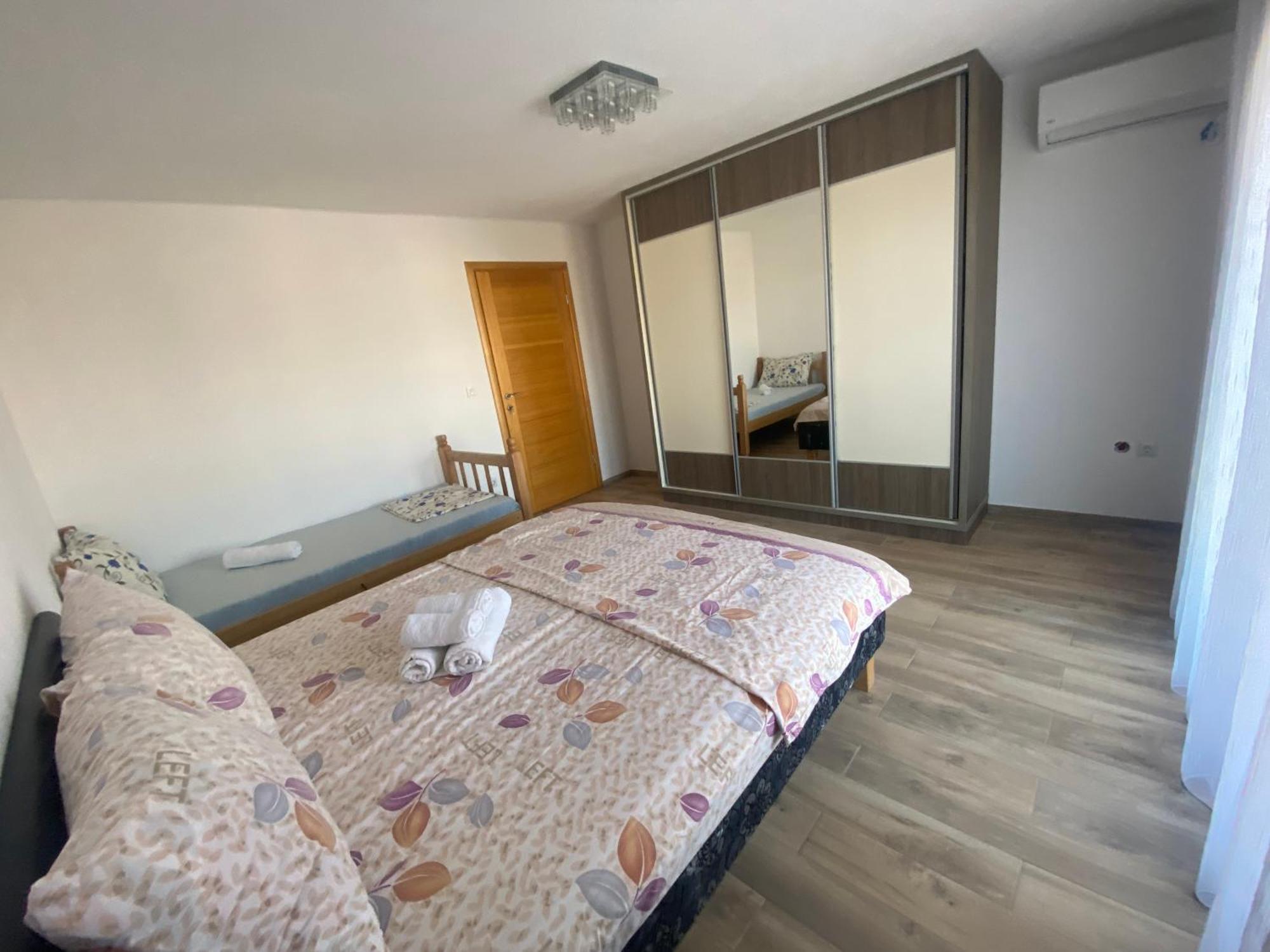 Villa Leona Palushaj Donji Stoj Exteriör bild