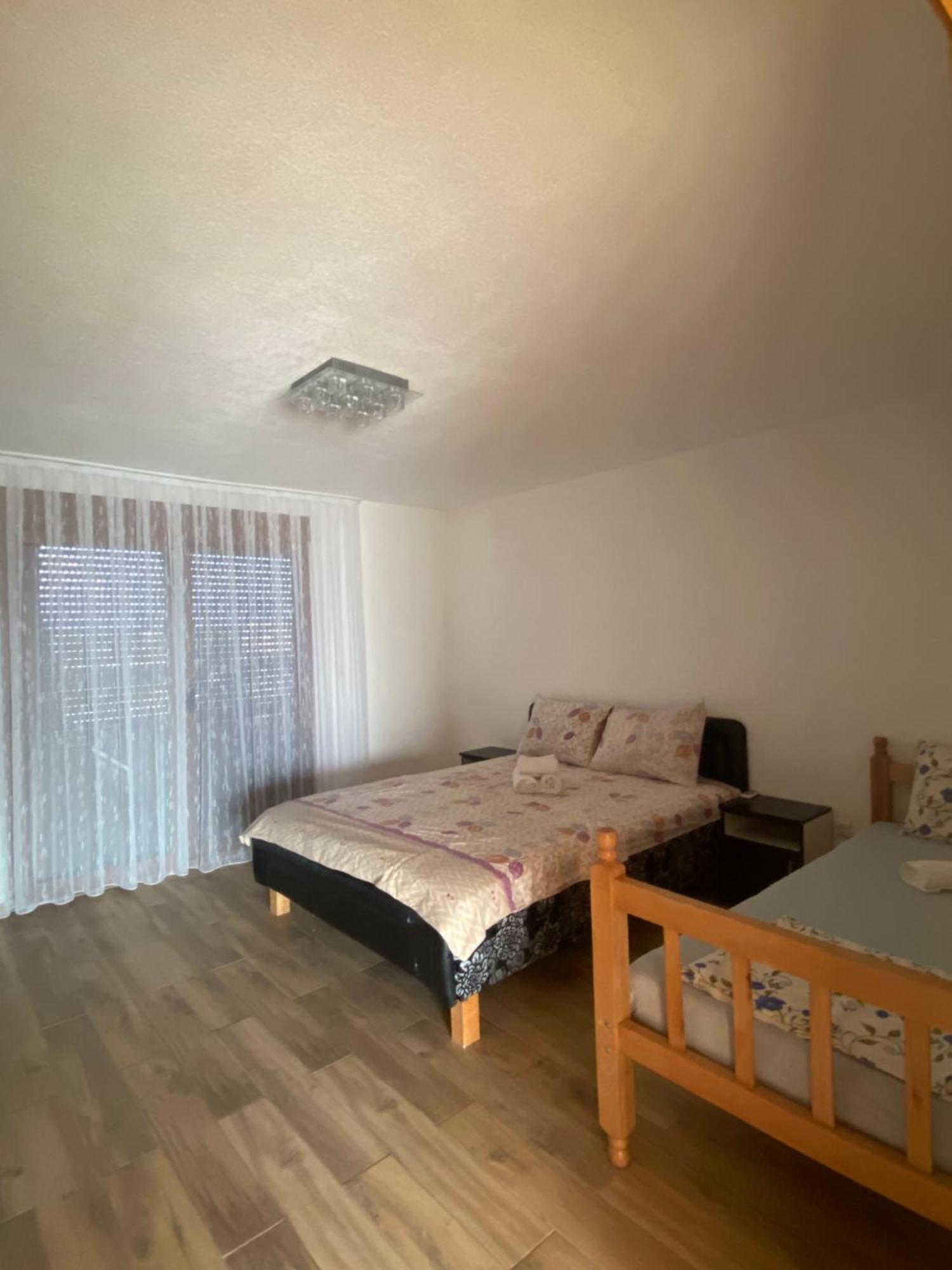 Villa Leona Palushaj Donji Stoj Exteriör bild